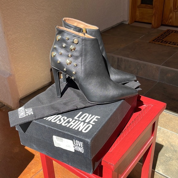 Love Moschino Black Leather  Gold Hearts Booties NWT